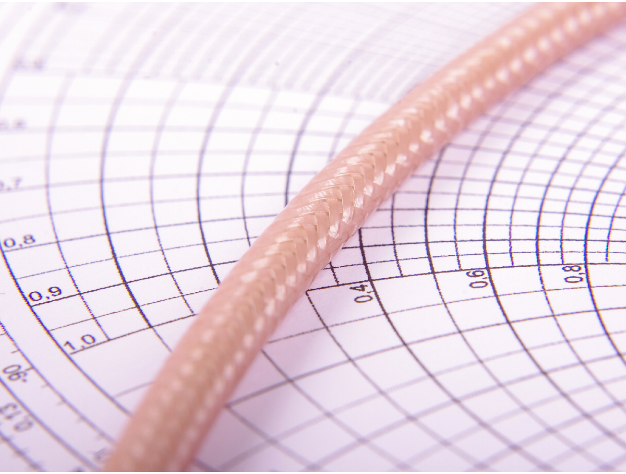 Когда нужна экранирующая кабельная оплётка и как её выбрать