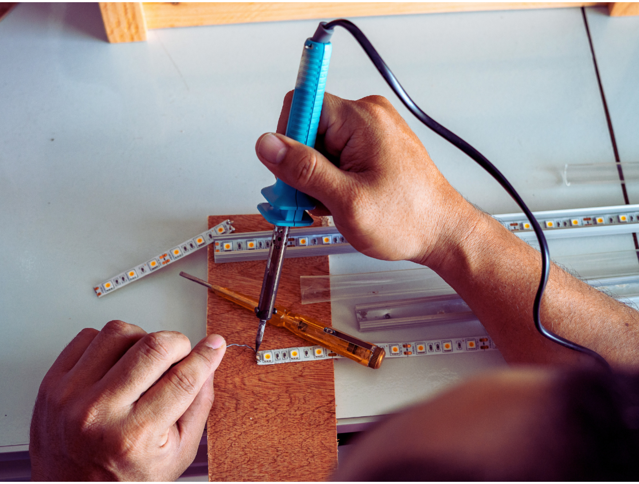 Что делать, если LED лента мигает, тускнеет или нагревается