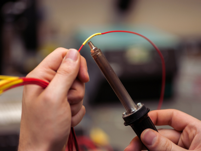 Як правильно монтувати термозбіжну трубку: відеоінструкція та поради