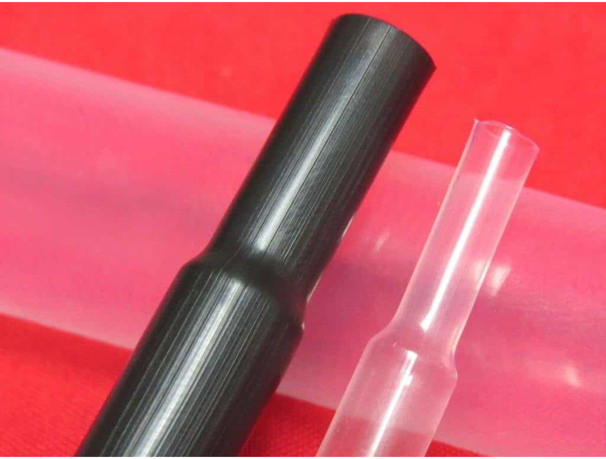 Поліолефінова чи PTFE термозбіжна трубка: порівняння матеріалів та поради з вибору