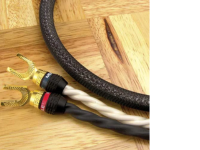 декоративне обплетення на кабелі 