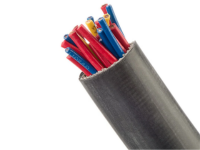 багато електричних кабелів у чорному електроізоляційному обплетенні