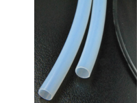 тефлонові термозбіжні трубки PTFE на чорному фоні