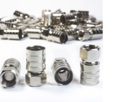 фото разных коаксиальных разъёмов на белом фоне