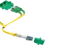 фото проводу з оптичними адаптерами на кінцях