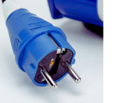 фото роз'єму живлення SCHUKO на столі