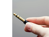 разъём JACK в руке