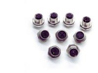 фото багатьох герметичних роз’ємів живлення на білому фоні