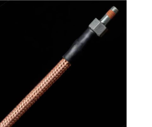 фото мідного кабельного обплетення на чорному фоні