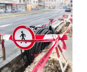 фото вуличних силових кабелів 