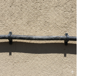 зображення кабелю з тріснутою через сонце ізоляцією