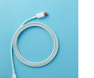 фото білого кабелю юсб-с