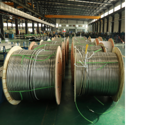 фото складу з кабельними котушками 