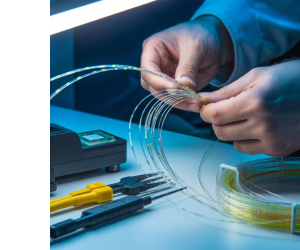 фото процесу виготовлення кабельної збірки