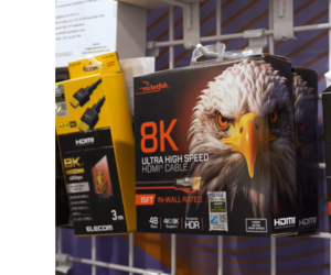 фото кабелів HDMI для комерційного розповсюдження