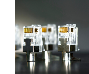фото конекторів RJ45 з золоченням та металевою ніжкою
