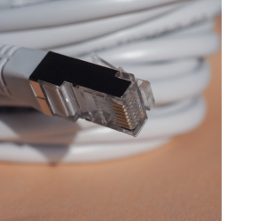 фото змонтованого металевого роз'єму RJ45 