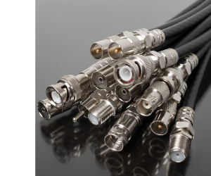 фото кабелів з різними коаксіальними роз'ємами