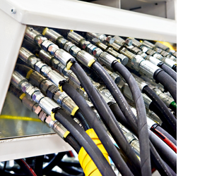 много кабелей в одном источнике