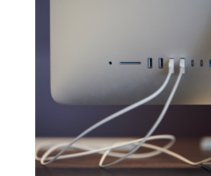 подключение кабеля USB4 к монитору