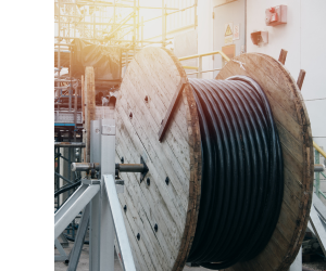 велика катушка з силіконовим кабелем 