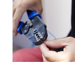 обтиск кабелю інструментом