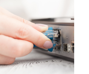 встановлення роз'єму в ноутбук