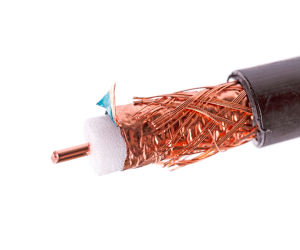 коаксіальний кабель близько в розрізі