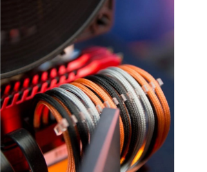 використання різнокольорового кабельного обплетення