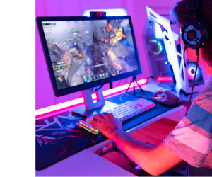 геймер играет в ожидании выхода HDMI 2.2