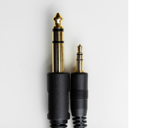 фото з порівнянням як виглядають роз'єми джек 3.5 мм і 6.3 мм