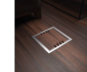 фото установленного напольного люка для проводки 