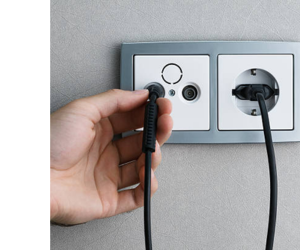 фото установленной мультимедийной розетки