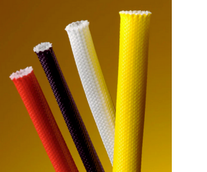 фото різнокольорових електроізоляційних обплетеннь на коричневому фоні 