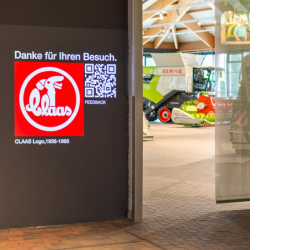 логотип на стіні магазину