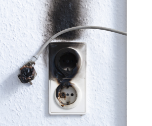 фото обгорілої розетки фото обгорілої розетки