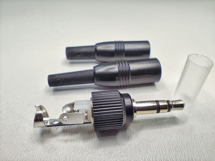 Фото5 Jack 3.5мм штекер стерео, с фиксирующей гайкой, 3.5 plug and jacket SB439B-PG-B 4.5mm, для мобильных